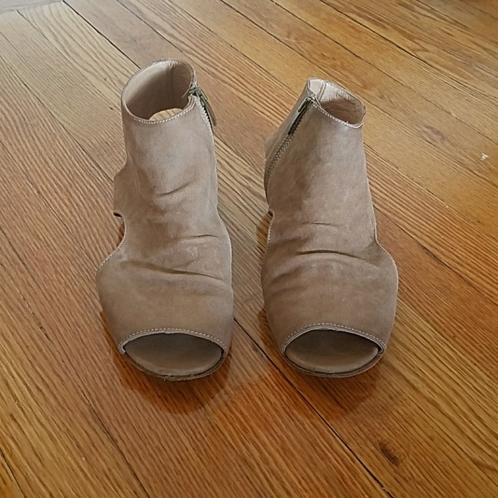 Sundance Vero Cuoio taupe suede shootie